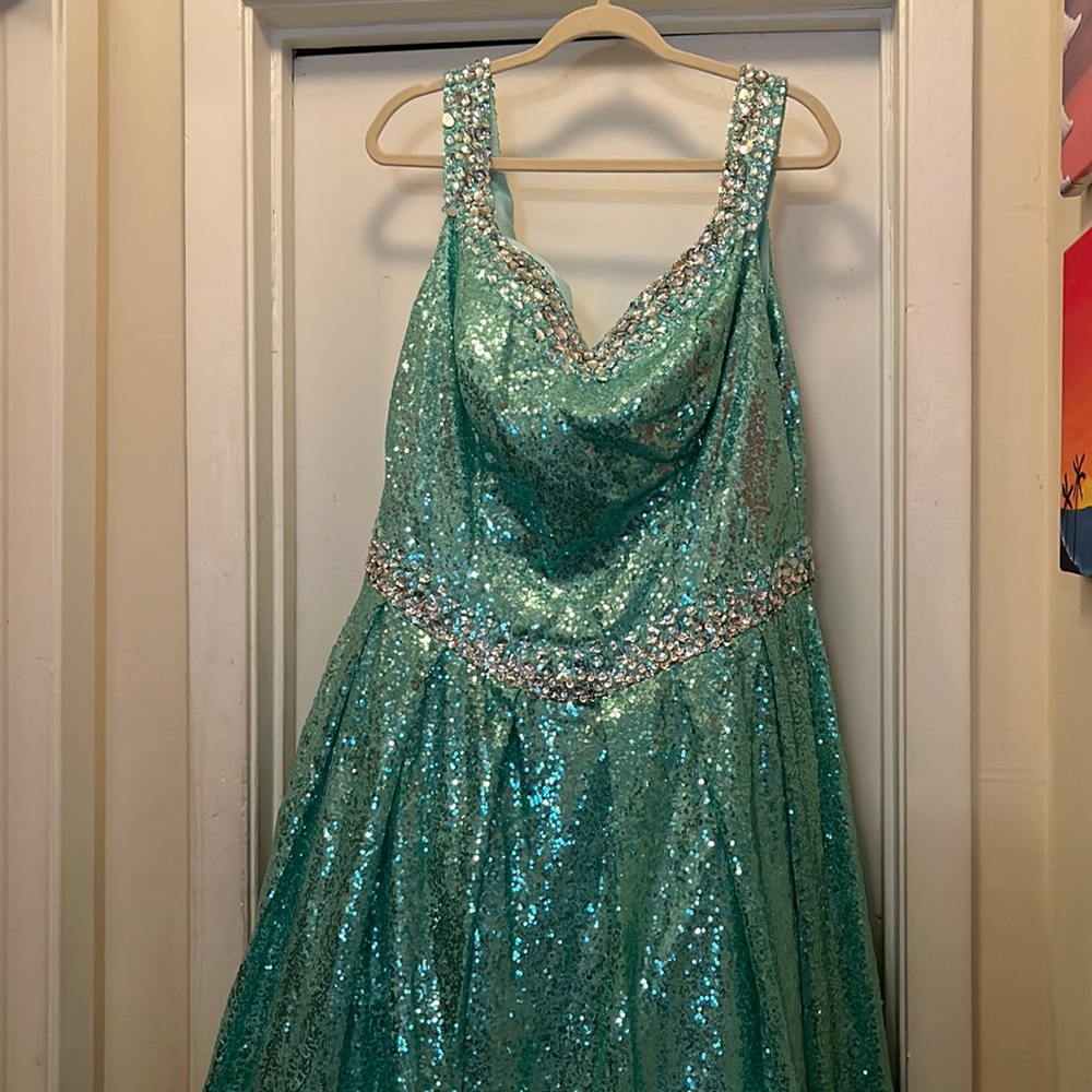 Never Worn Aqua Sweet 16/Quinceanera Ball Gown